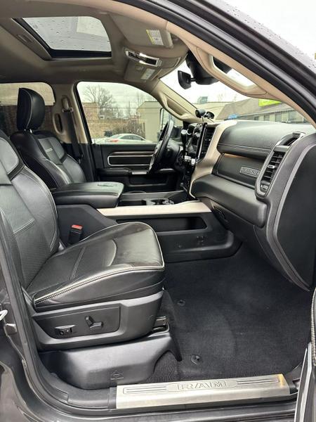 2019 Ram 3500 Laramie Crew Cab 4x4 8' Box
