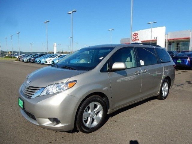 2016 Toyota Sienna LE for sale in Chehalis, WA