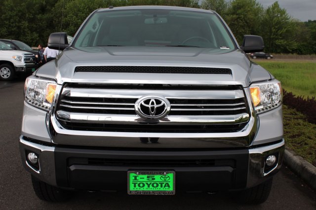 2017 Toyota Tundra CrewMax 5.5' Bed 5.7L (Natl)