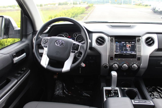 2017 Toyota Tundra CrewMax 5.5' Bed 5.7L (Natl)