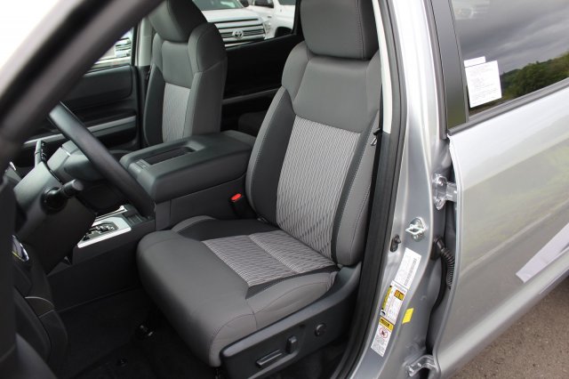 2017 Toyota Tundra CrewMax 5.5' Bed 5.7L (Natl)