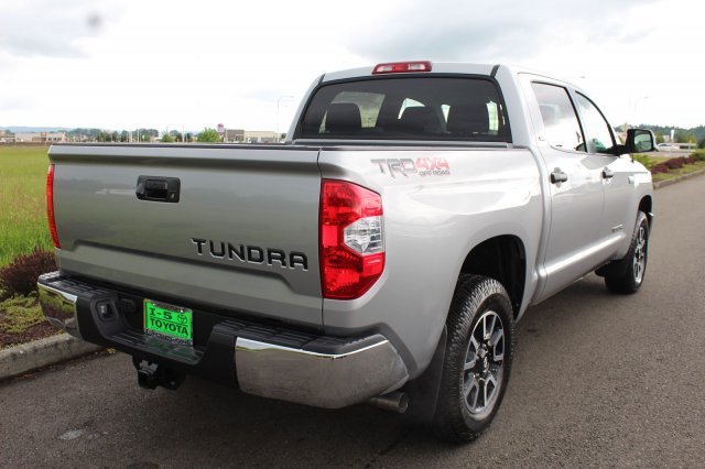 2017 Toyota Tundra CrewMax 5.5' Bed 5.7L (Natl)