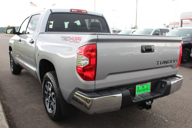2017 Toyota Tundra CrewMax 5.5' Bed 5.7L (Natl)