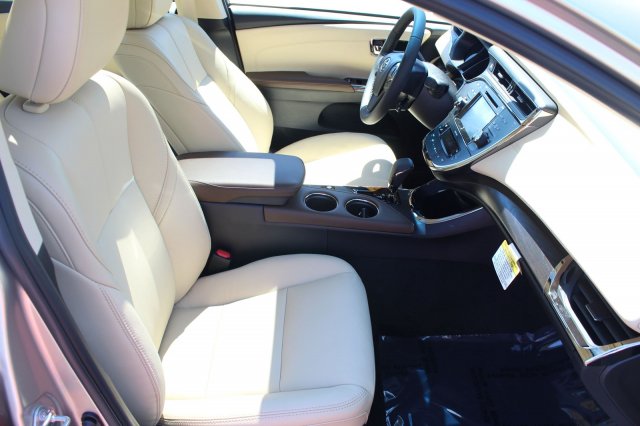 2018 Toyota Avalon Hybrid (Natl)