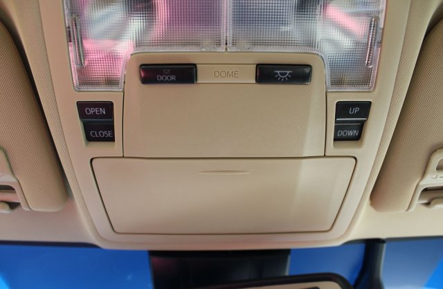 2018 Toyota Avalon Hybrid (Natl)