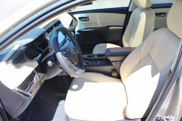 2018 Toyota Avalon Hybrid (Natl)