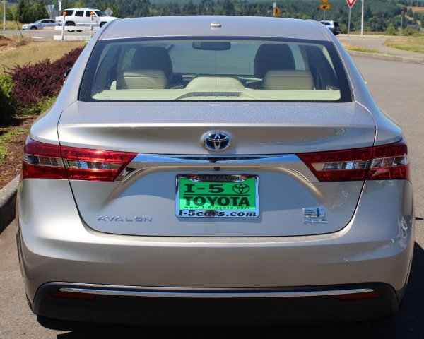 2018 Toyota Avalon Hybrid (Natl)
