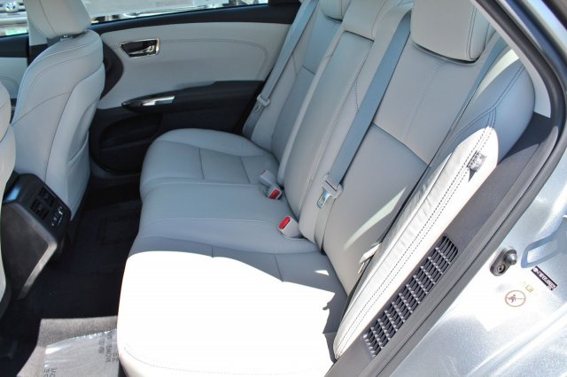 2018 Toyota Avalon Hybrid (Natl)
