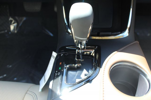 2018 Toyota Avalon Hybrid (Natl)