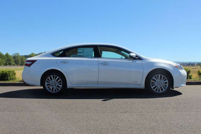 2018 Toyota Avalon Hybrid (Natl)