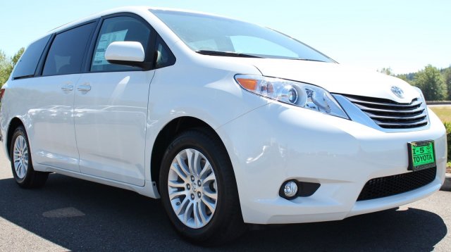 2017 Toyota Sienna FWD (Natl) for sale in Chehalis, WA