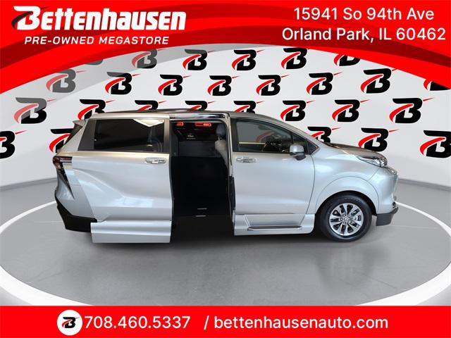 2024 Toyota Sienna XLE