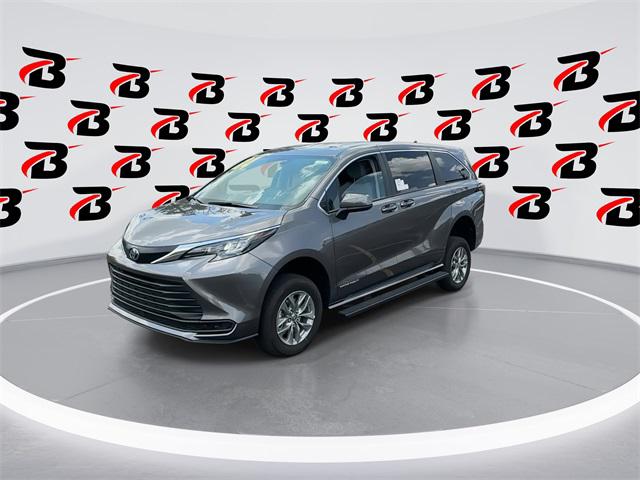 2024 Toyota Sienna LE