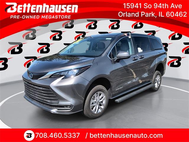 2024 Toyota Sienna LE