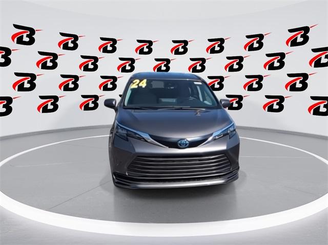 2024 Toyota Sienna LE