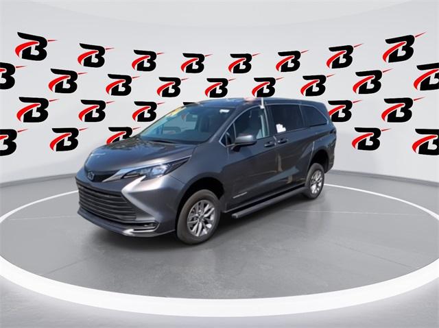 2024 Toyota Sienna LE