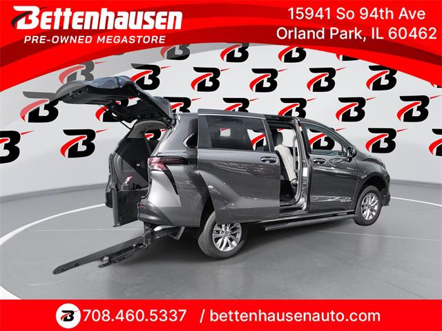 2024 Toyota Sienna LE