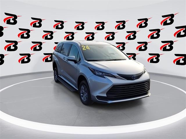 2024 Toyota Sienna LE