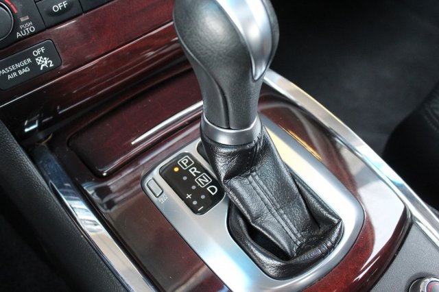 2012 INFINITI G37 x