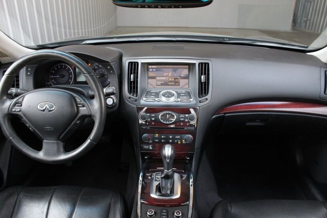 2012 INFINITI G37 x