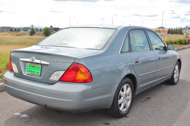2000 Toyota Avalon 4dr Sdn
