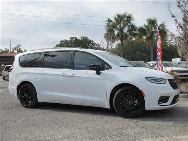 2025 Chrysler Pacifica Hybrid PACIFICA PLUG-IN HYBRID S APPEARANCE