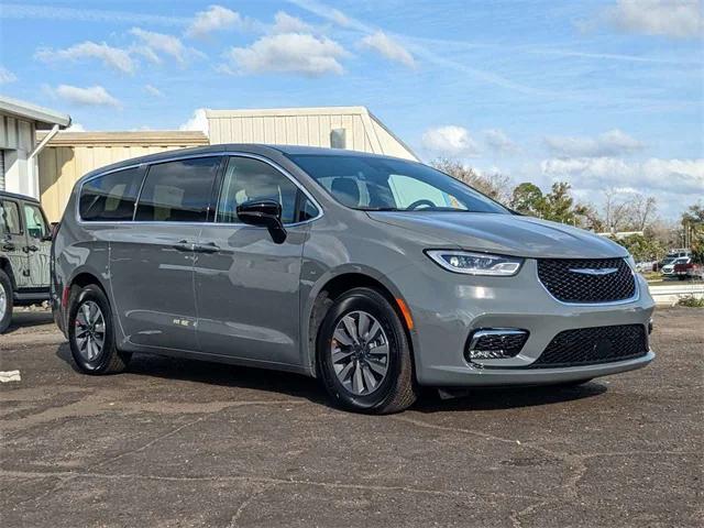 2025 Chrysler Pacifica Hybrid PACIFICA PLUG-IN HYBRID SELECT