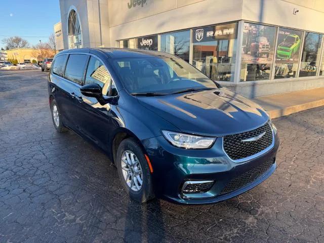 2025 Chrysler Pacifica PACIFICA SELECT