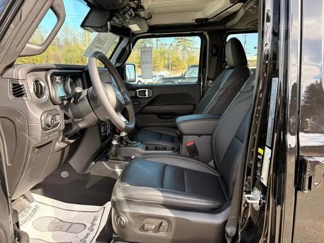 2025 Jeep Wrangler 4-Door Sahara 4x4