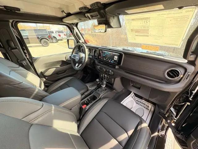 2025 Jeep Wrangler 4-Door Sahara 4x4