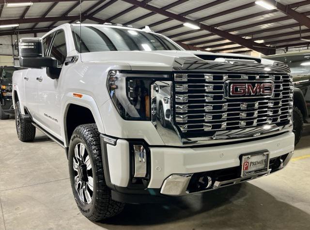 2024 GMC Sierra 2500HD 4WD Crew Cab Standard Bed Denali