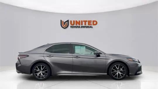 2022 Toyota Camry SE