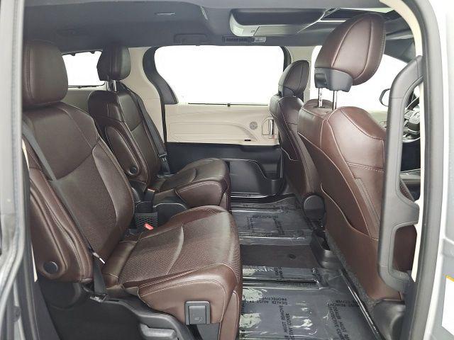 2022 Toyota Sienna Platinum