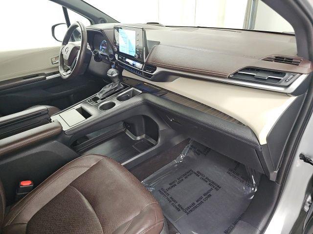 2022 Toyota Sienna Platinum