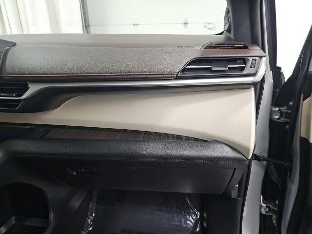 2022 Toyota Sienna Platinum