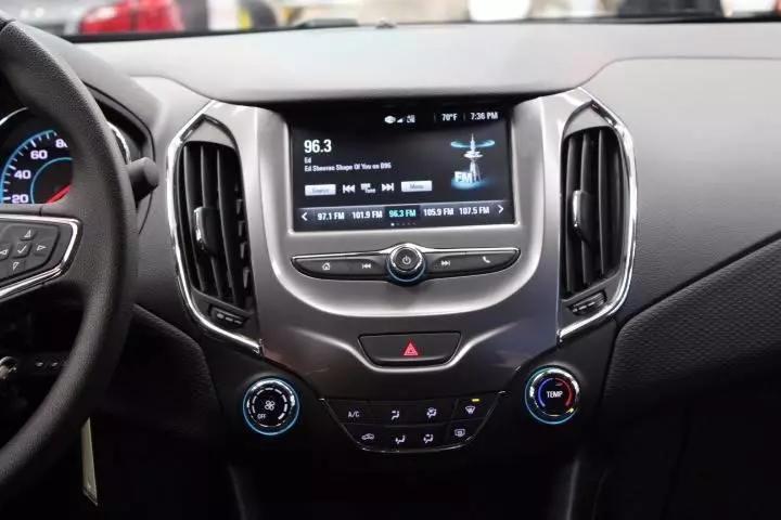 2017 Chevrolet Cruze LT Auto