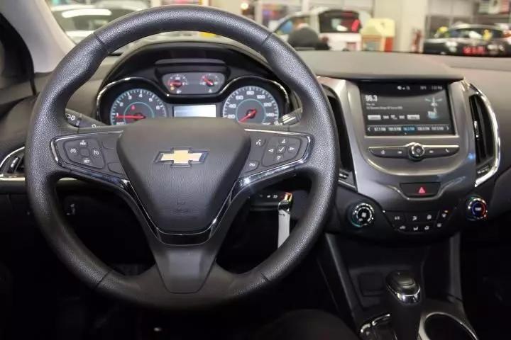 2017 Chevrolet Cruze LT Auto