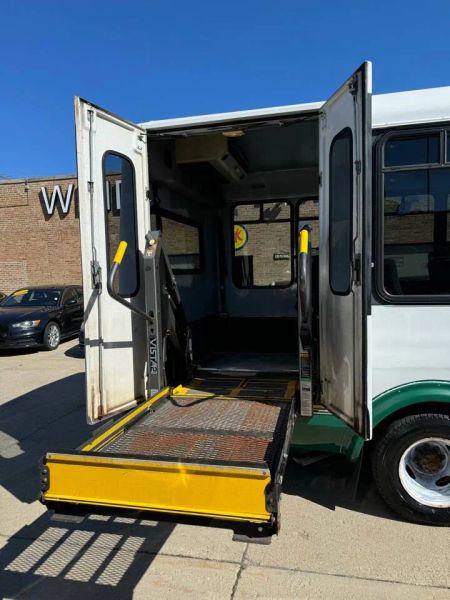 2008 Ford Econoline E450 Cube Van 12'