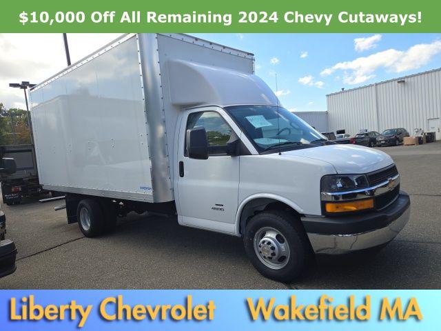 2024 Chevrolet Express Cutaway 4500 Van
