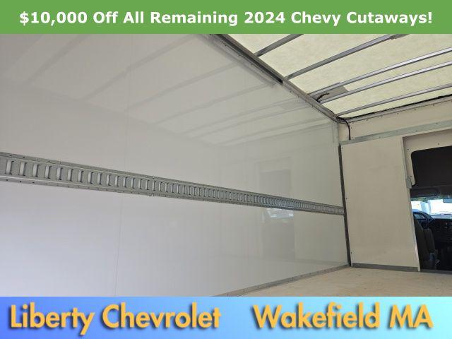 2024 Chevrolet Express Cutaway 4500 Van