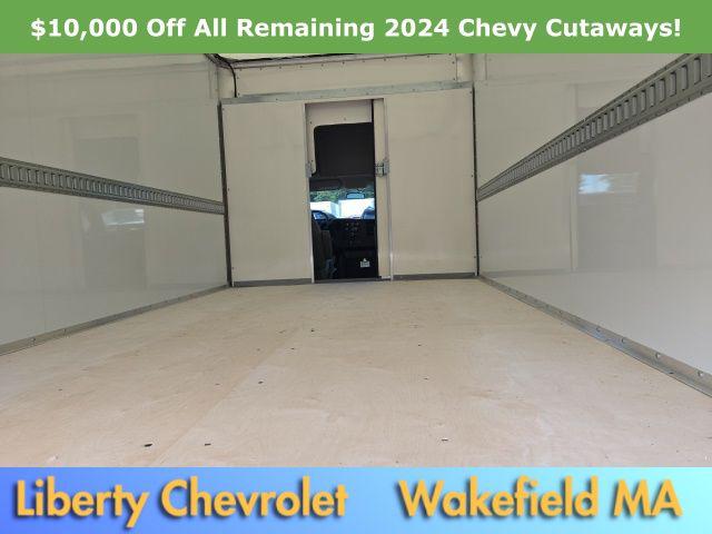 2024 Chevrolet Express Cutaway 4500 Van