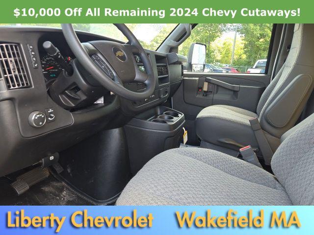 2024 Chevrolet Express Cutaway 4500 Van