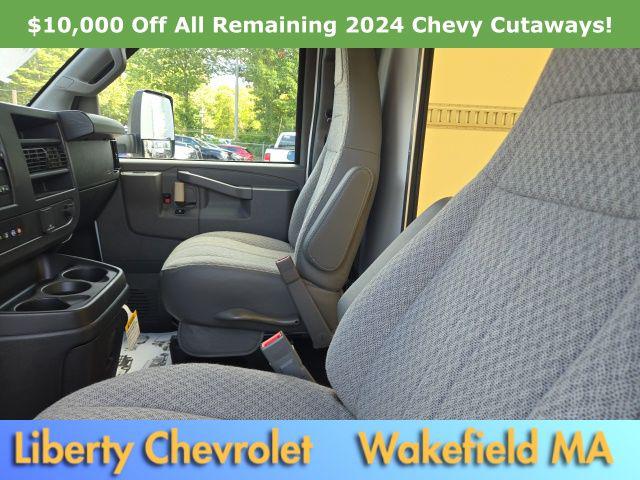 2024 Chevrolet Express Cutaway 4500 Van