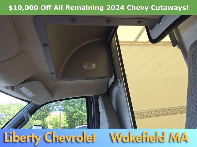2024 Chevrolet Express Cutaway 4500 Van
