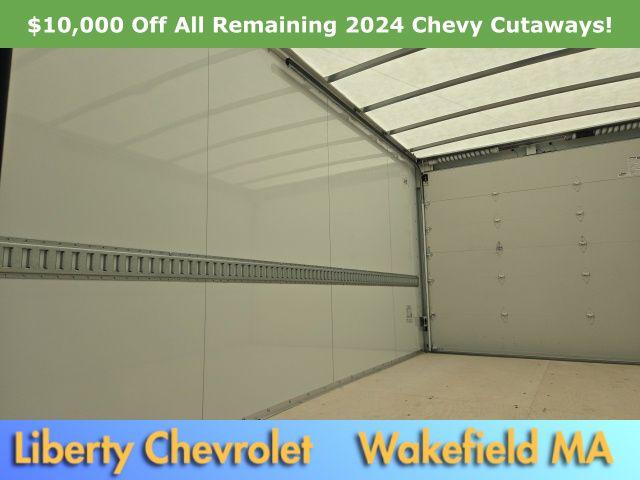 2024 Chevrolet Express Cutaway 4500 Van