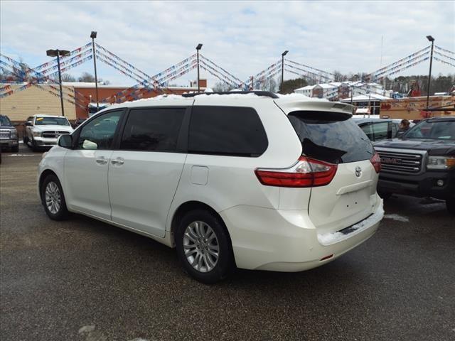 2017 Toyota Sienna XLE 8 Passenger