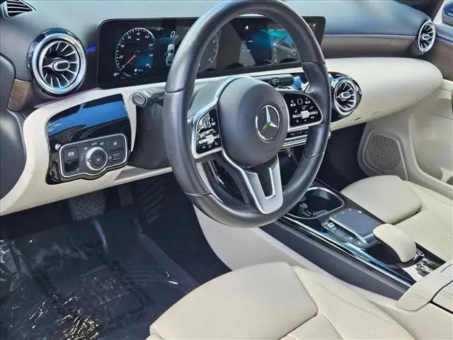 2021 Mercedes-Benz A 220 A 220