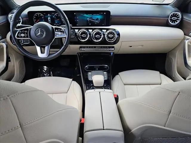 2021 Mercedes-Benz A 220 A 220