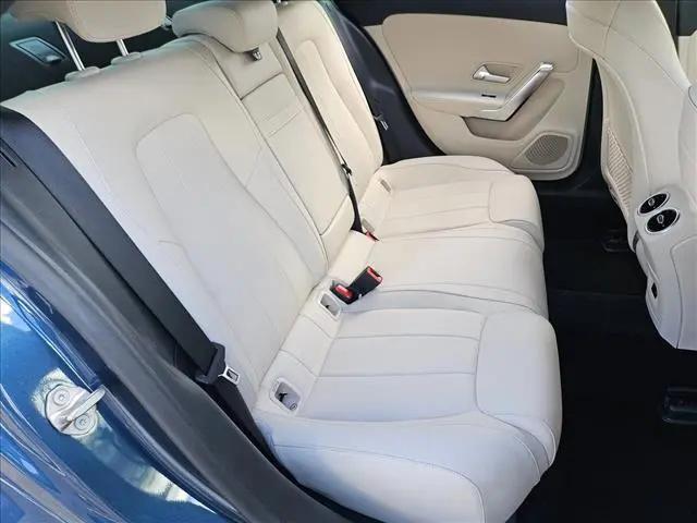2021 Mercedes-Benz A 220 A 220