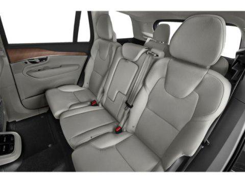 2022 Volvo XC90 T5 Momentum 7 Passenger